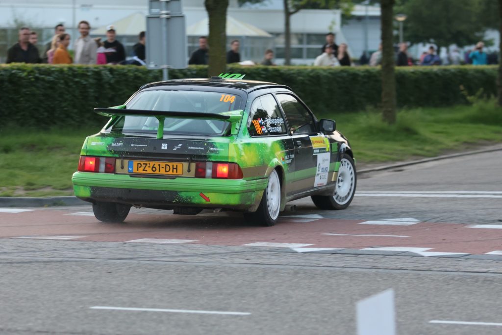 Ford Sierra RS Coswordt Antoine van Ballegooijen & Alex Eisenberg zijn klaar voor de Rocar-Tech Twente Historic Rally